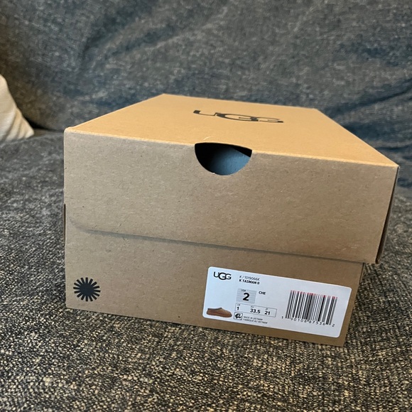 Ugg tasmin slippers. NWT. Box included. - Picture 4 of 5